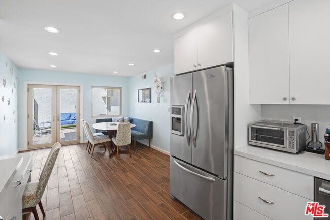 Building Photo - 6505 Dume Dr