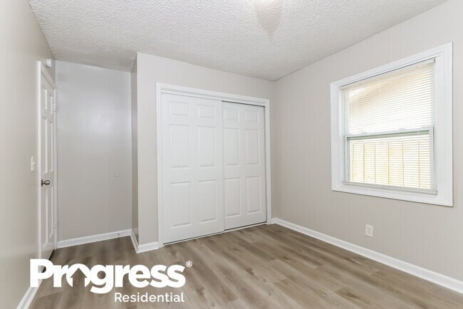 Building Photo - 719 Place Chateau