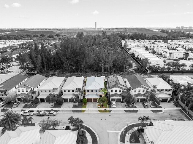 Building Photo - 6933 NW 104th Ct