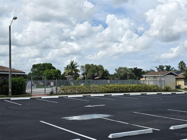 Building Photo - 9430 S Meadows Cir