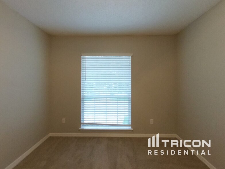 Building Photo - 3571 Live Oak Hollow Dr