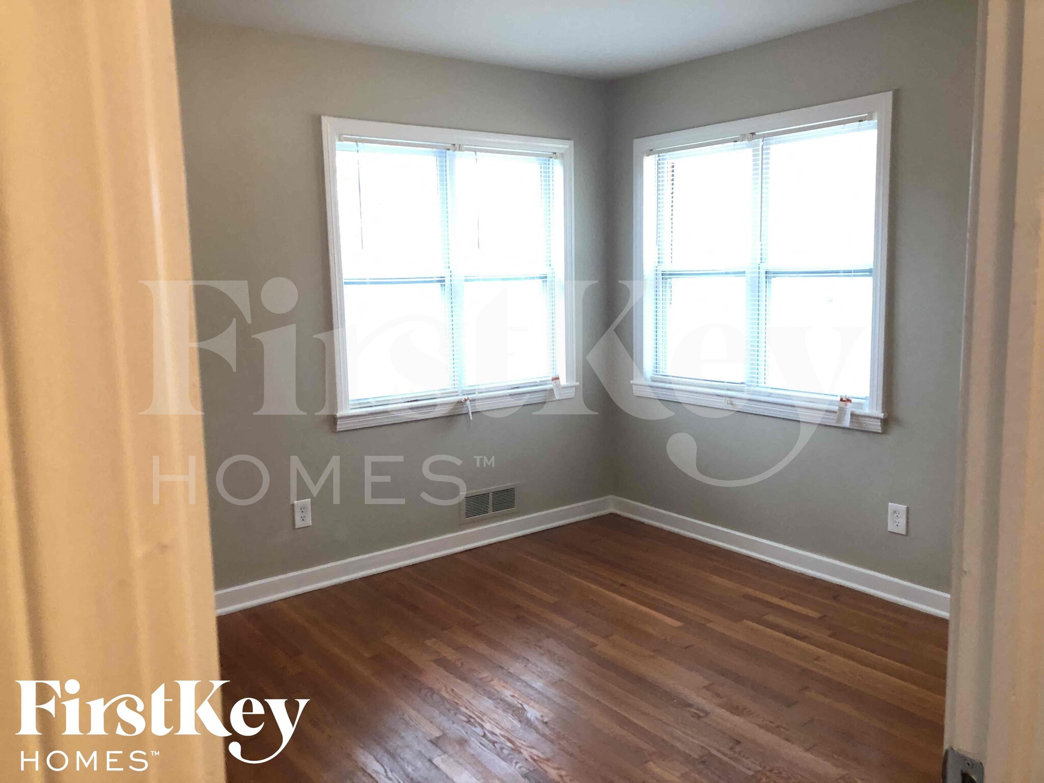 Building Photo - 901 Elizabeth Dr