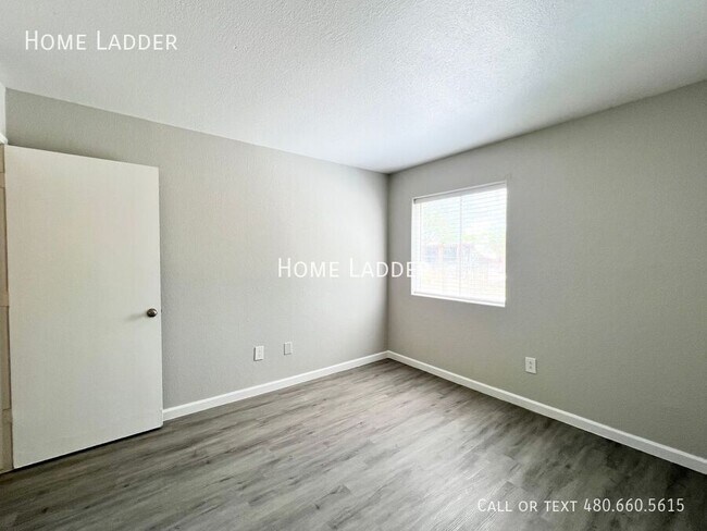 Building Photo - 4959 S Park Ave