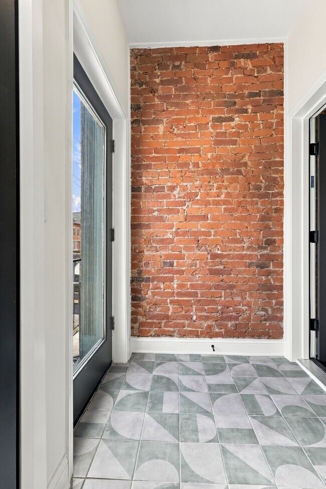Building Photo - 2434 N 33rd St