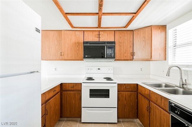 Building Photo - 3823 S Maryland Pkwy