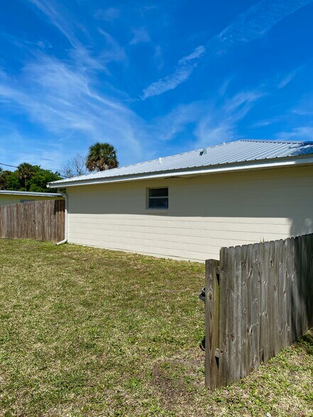 Building Photo - 415 Fox Pl