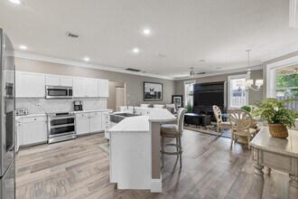Building Photo - 13853 Norwick St