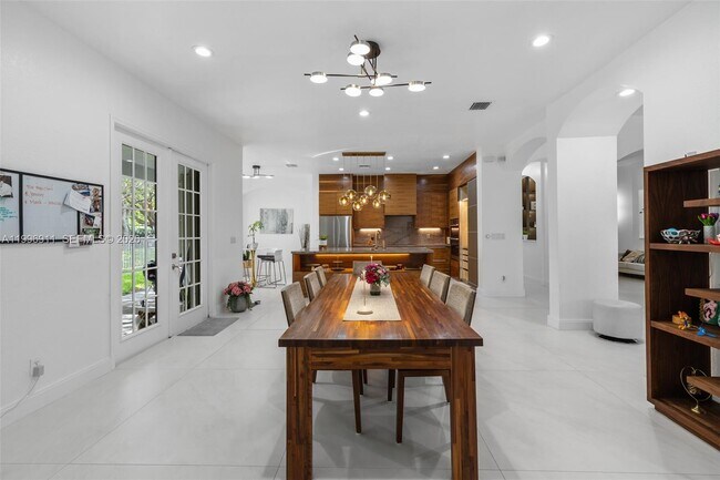 Building Photo - 3870 E Hibiscus St