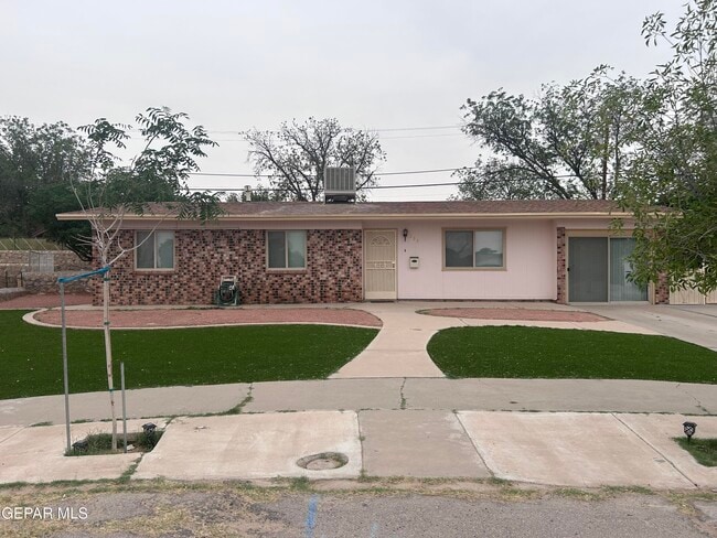 Primary Photo - 333 Mariana Cir
