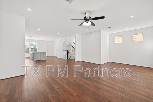 Building Photo - 10949 Cannes Memorial Dr