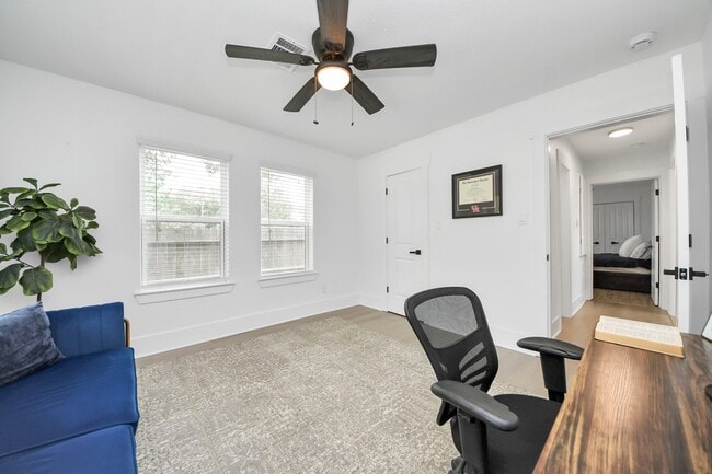 Building Photo - 7003 Darien St