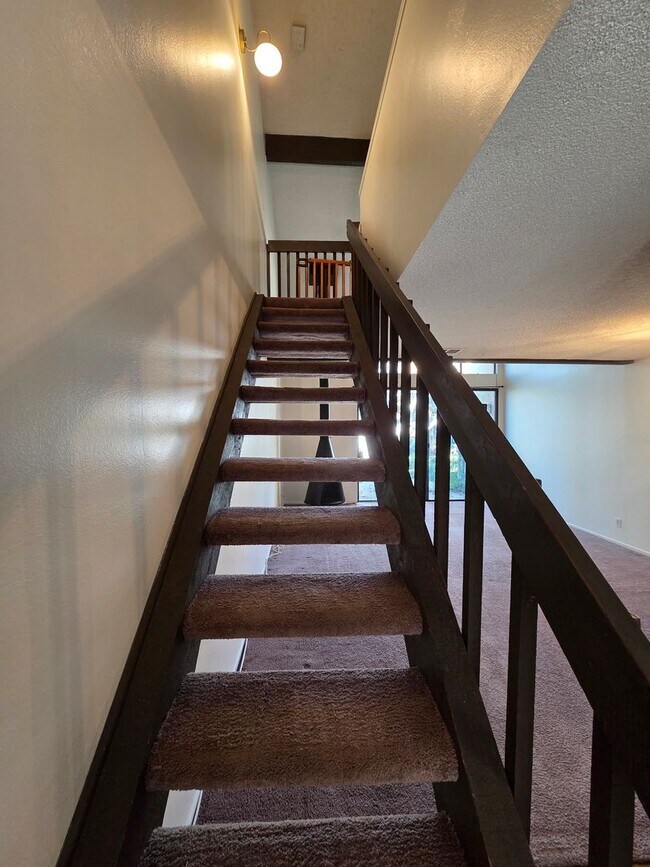 Building Photo - Charming 1 Bed, 1 Bath Lakewood Shores condo!