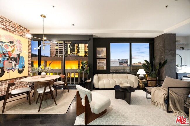 Building Photo - 655 S Hope St