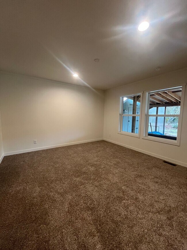 Building Photo - Nearly brand-new home!! 3-Bedroom 2-Bathroom Home