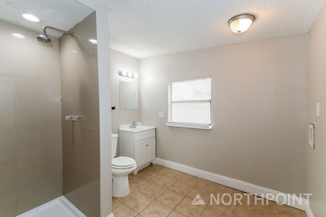 Building Photo - Irresistible Single Family Home | 3 BR/2BA | In Jacksonville