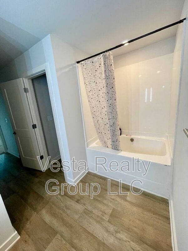 Building Photo - 909 Teabiscuit Wy