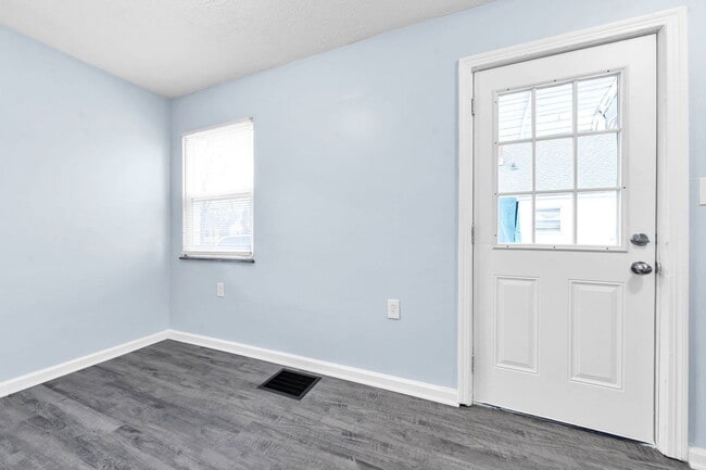 Building Photo - 118 N Kellner Rd