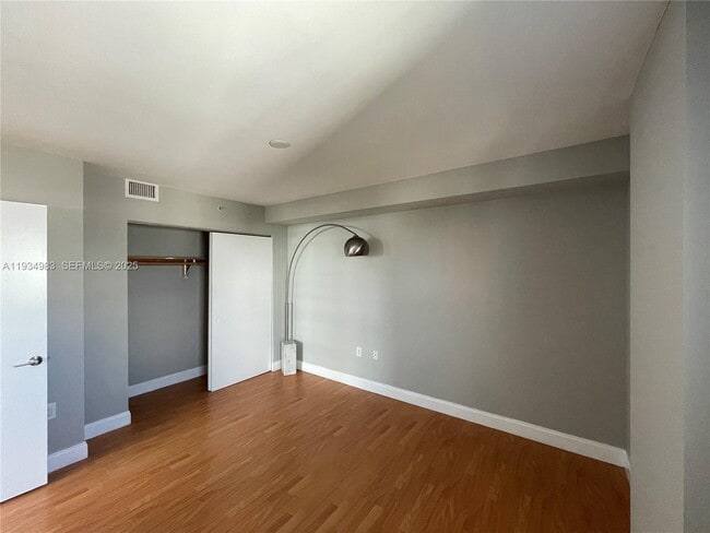 Building Photo - 2740 SW 28th Terrace