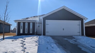 Building Photo - 1100 Pawpaw Pl