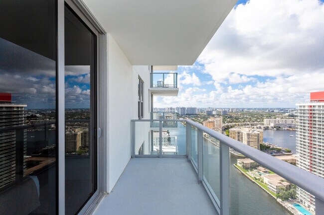 Building Photo - 2721 Hallandale Beach Blvd