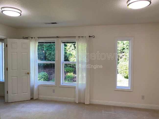 Building Photo - 12805 SE Spring Mountain Dr