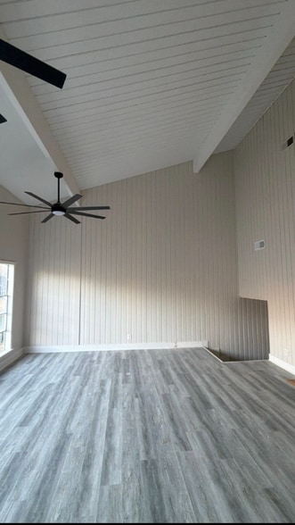 Building Photo - 19 Lakeway St