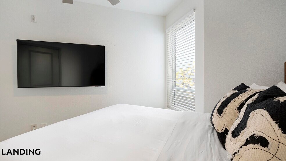 Building Photo - 1001 S Center St