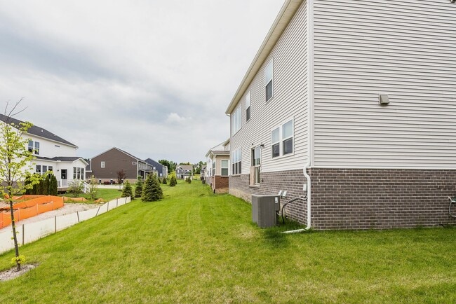 Building Photo - 737 Haywood Dr