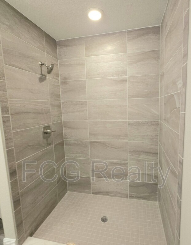 Building Photo - 116 Pine Trce