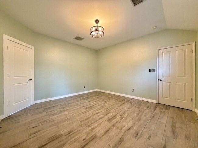 Building Photo - 12518 Zeller Ln