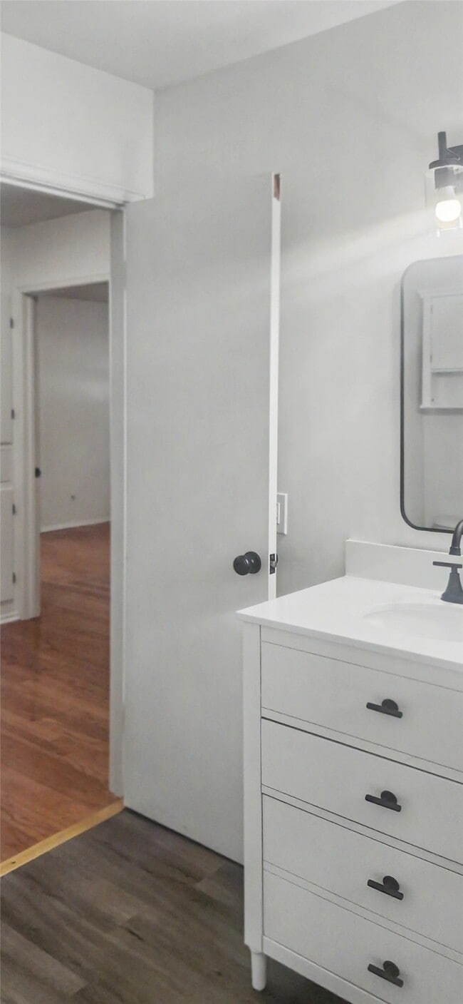 Building Photo - 12913 Trail Hollow Dr