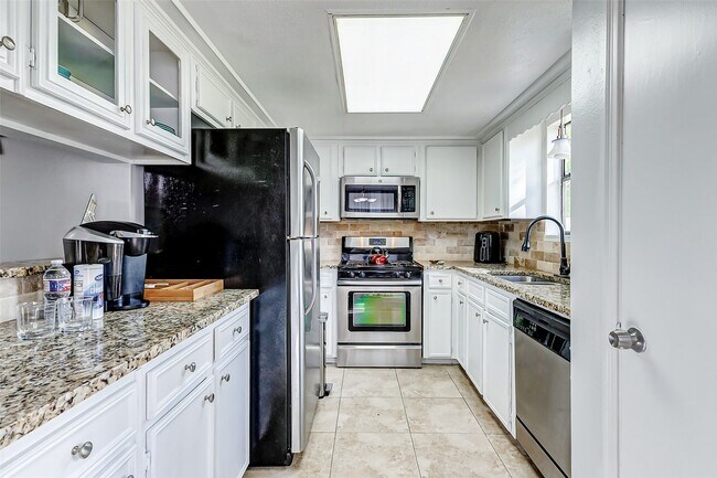 Building Photo - 92 N Deerfoot Cir