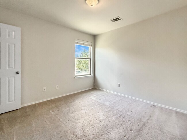 Building Photo - 165 Flagstone Trail