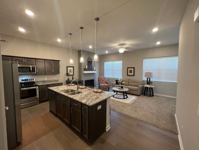 Building Photo - 1725 Hillcrest Dr