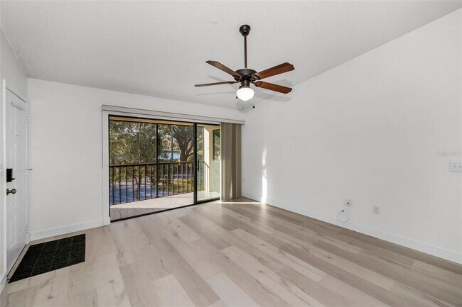 Building Photo - 3377 Crystal Ct E