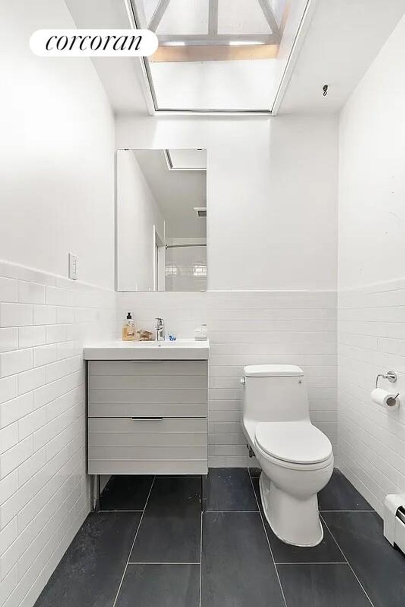 Building Photo - 275 Vanderbilt Ave