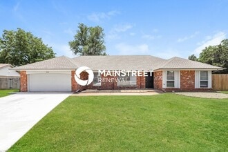 Building Photo - 4 Bedroom Pet-Friendly Home in Oklahoma City, OK with Main Street Renewal