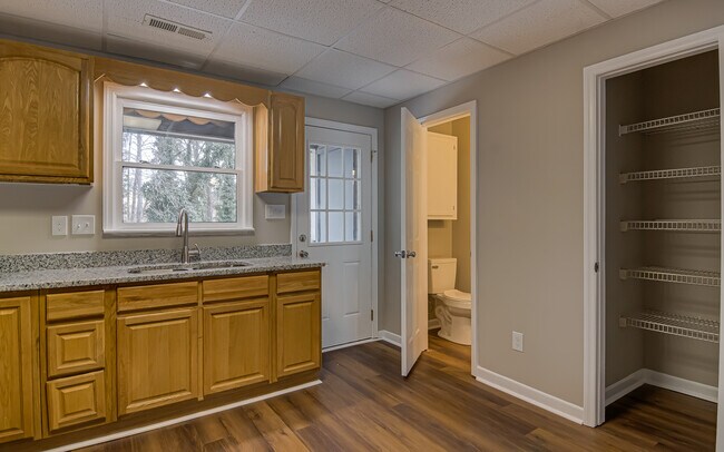 Building Photo - 828 Brickwood Ct