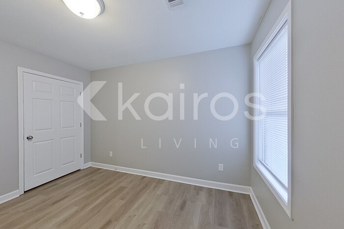 Building Photo - 1384 Maxwell Cir
