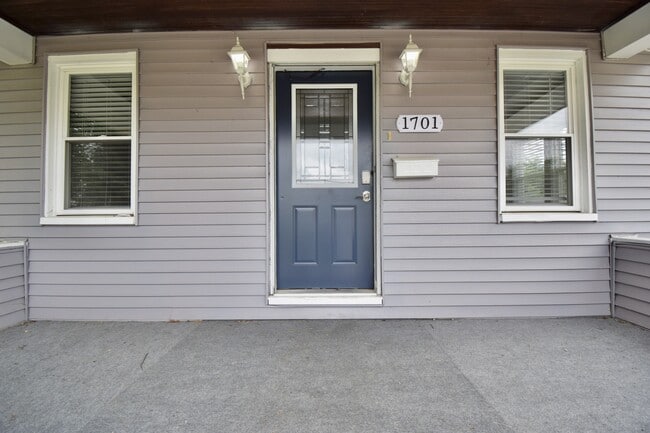 Building Photo - 1701 Sundale Ave