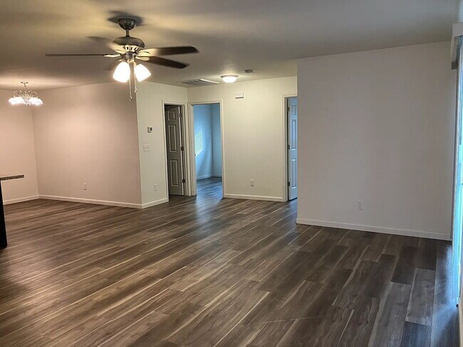 Building Photo - Charming 2-Bed, 2-Bath Haven in Merced!