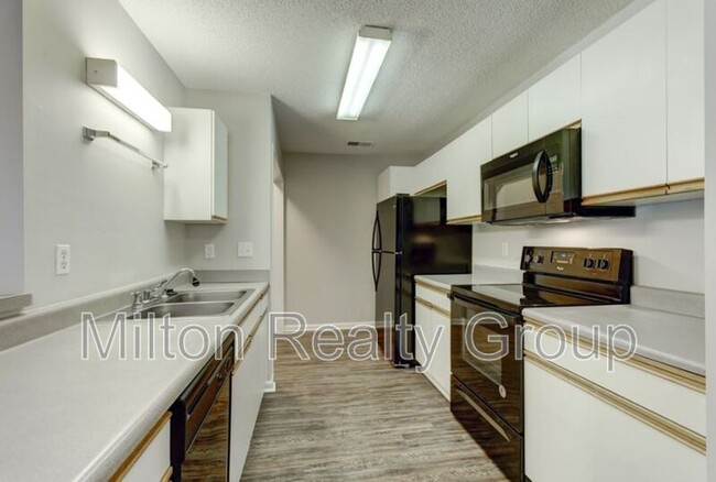 Building Photo - 74 Fantasy Ln