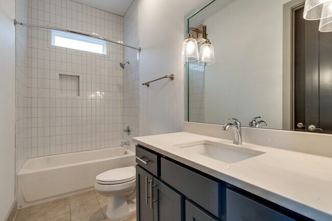 Building Photo - 336 Vivelle Ave