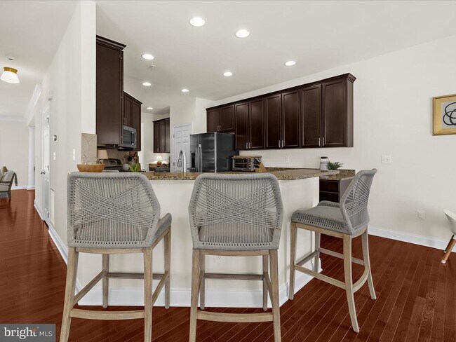 Building Photo - 8512 Pine Springs Dr