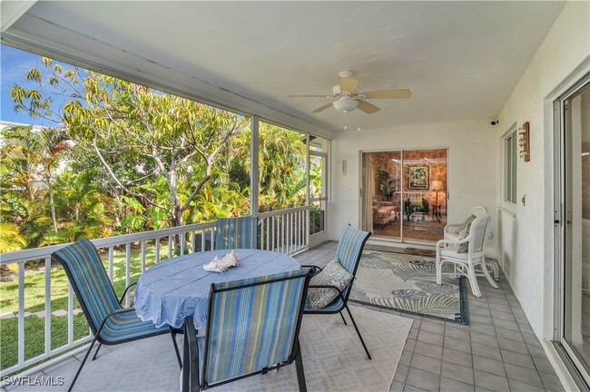 Building Photo - 288 Castaways St