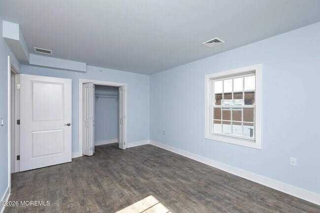 Building Photo - 1009 Arnold Ave