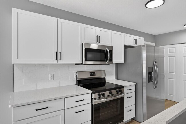 Building Photo - Italian Estates Property Management