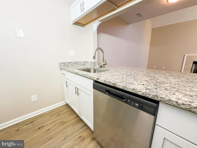 Building Photo - 13405 Shady Knoll Dr