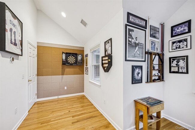 Building Photo - 4 The Registry