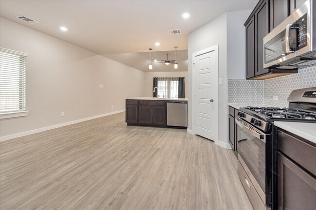 Building Photo - 10651 Whitejacket
